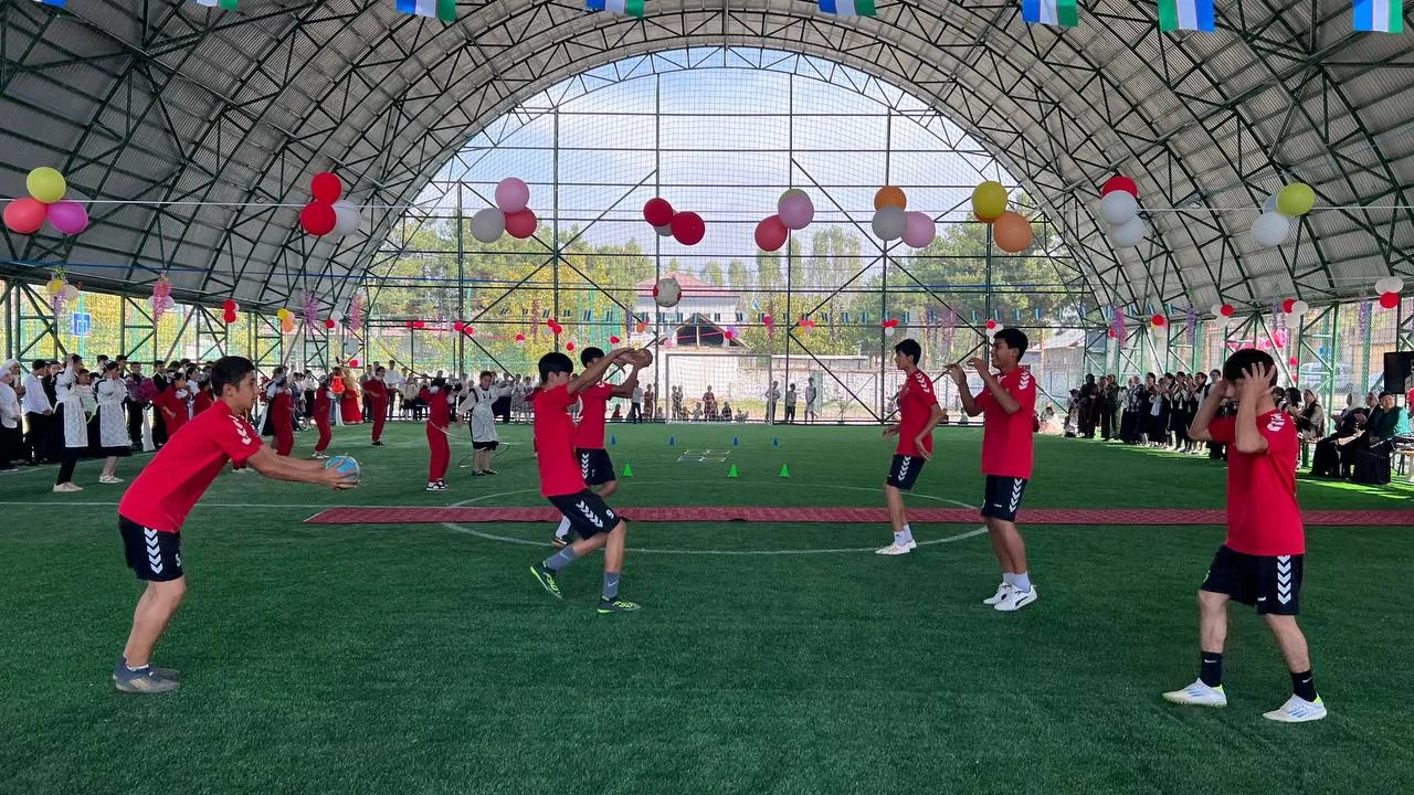 Paxtaobodda yopiq futbol maydonchasi foydalanishga topshirildi