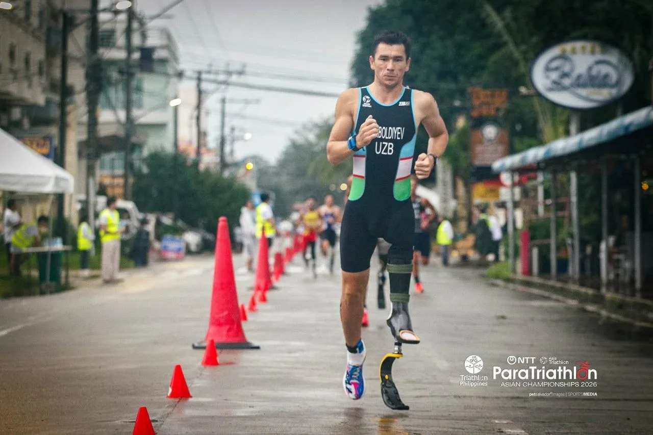 Paxtaobodlik parasportchi Rustamjon Sotiboldiyev paratriatlon bo'yicha Osiyo chempioni bo'ldi