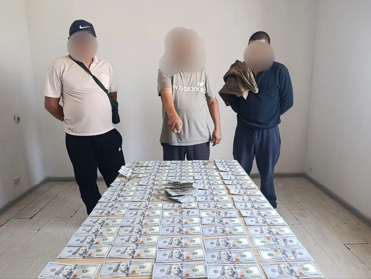 Andijonda "Do'stlik" bojxona postida sumka va kiyimga yashirilgan 34 ming dollar aniqlandi