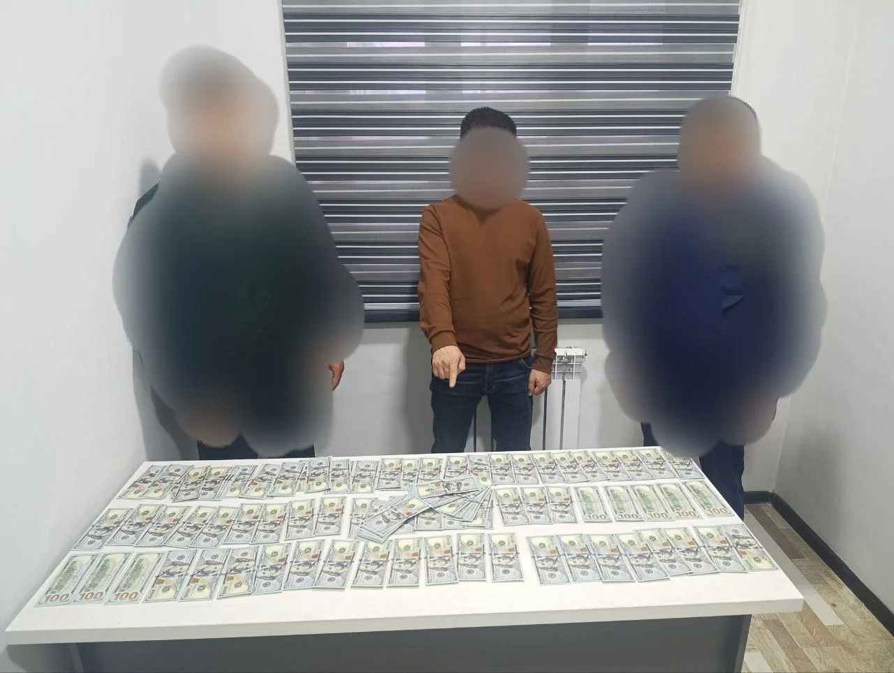 Andijonda chegara bojxona postida 20 ming dollar yashirin valyuta aniqlandi