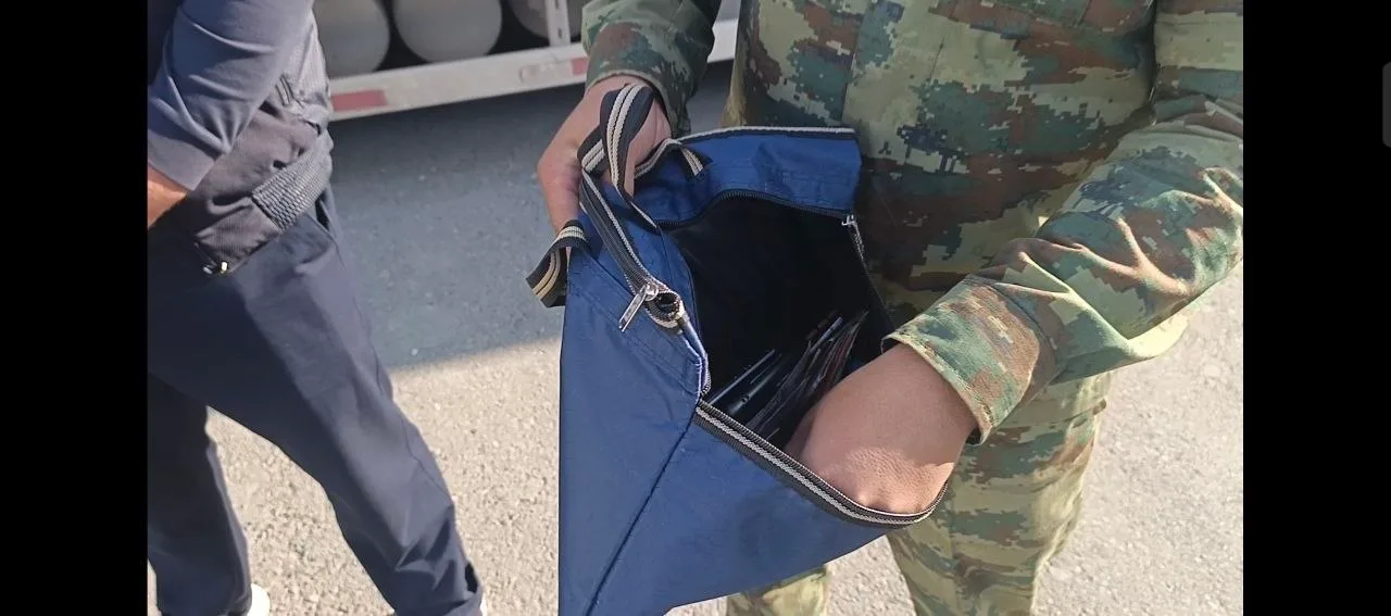 Andijonda "Do'stlik" bojxona postida yuk mashinasidan 30 ming dollar yashirin valyuta topildi