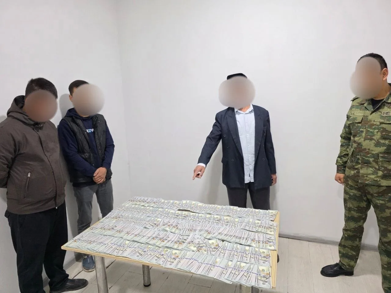 Andijonda "Do'stlik" bojxona postida paypoqqa yashirilgan 64 ming dollar aniqlandi