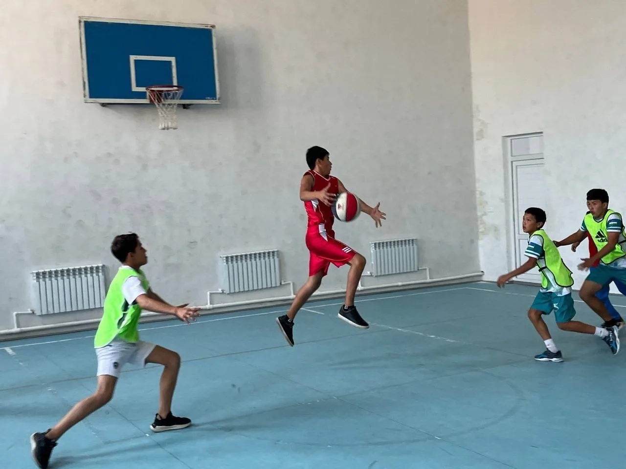 Bo'stonda maktab o'quvchilari o'rtasida stritbol musobaqasining tuman bosqichi o'tkazildi